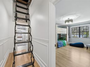 21 Sleepy Lane, Melville NY 11747