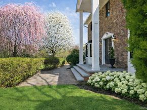 21 Sleepy Lane, Melville NY 11747