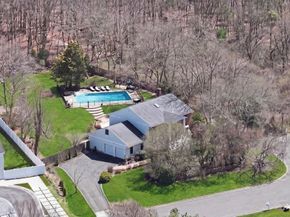21 Sleepy Lane, Melville NY 11747