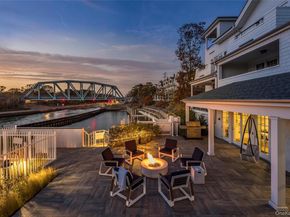 7 Old Boathouse Lane S, Hampton Bays NY 11946