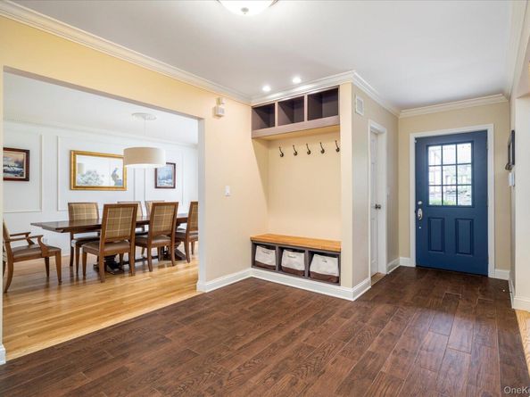 6 Blenheim Court, Rockville Centre NY 11570