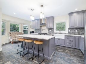 6 Blenheim Court, Rockville Centre NY 11570