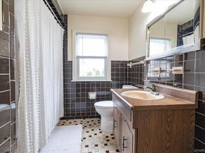 6 Blenheim Court, Rockville Centre NY 11570