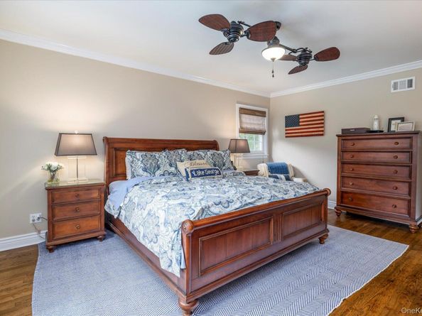 6 Blenheim Court, Rockville Centre NY 11570