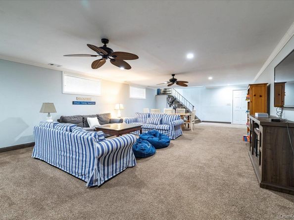 6 Blenheim Court, Rockville Centre NY 11570