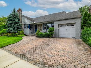 6 Blenheim Court, Rockville Centre NY 11570