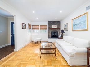 6 Blenheim Court, Rockville Centre NY 11570