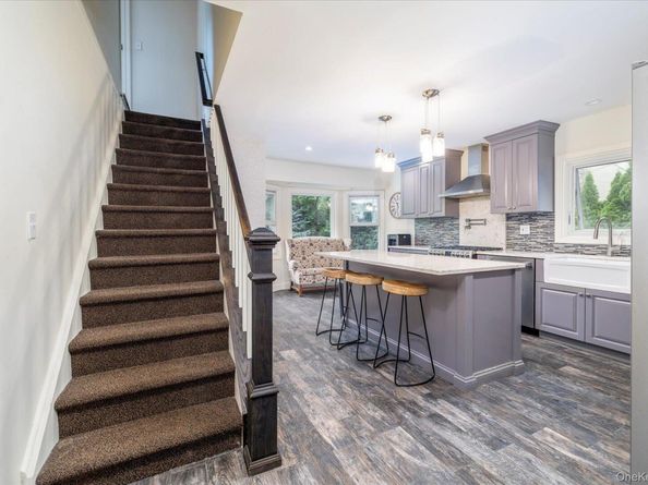 6 Blenheim Court, Rockville Centre NY 11570