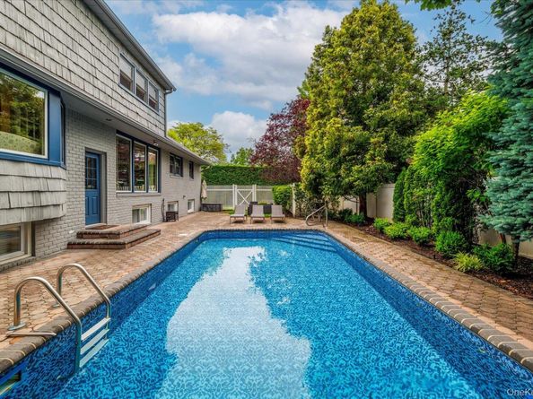 6 Blenheim Court, Rockville Centre NY 11570