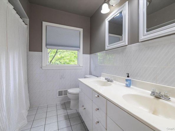 6 Blenheim Court, Rockville Centre NY 11570