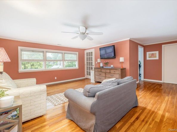 6 Blenheim Court, Rockville Centre NY 11570