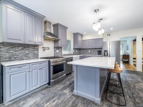 6 Blenheim Court, Rockville Centre NY 11570