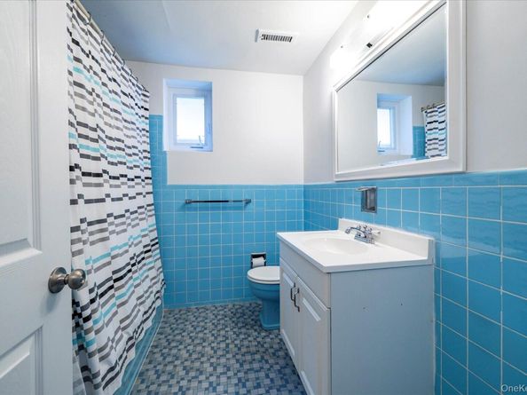 6 Blenheim Court, Rockville Centre NY 11570