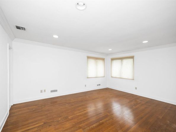 18 Sutton Terrace, Jericho NY 11753