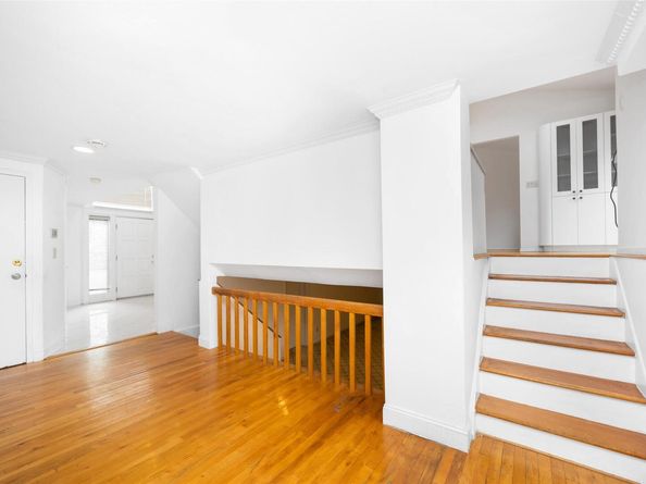 18 Sutton Terrace, Jericho NY 11753