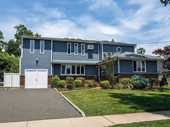 101 Toronto Avenue, Massapequa NY 11758