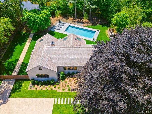 16 Walker Court, East Quogue NY 11942