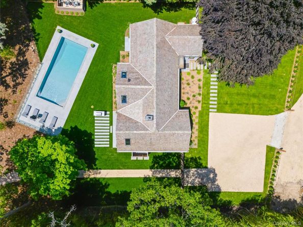16 Walker Court, East Quogue NY 11942