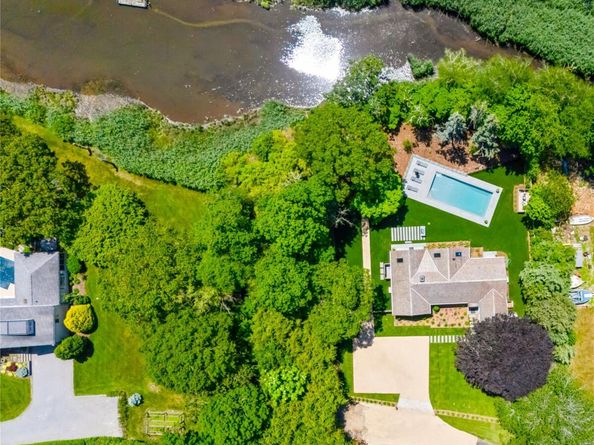 16 Walker Court, East Quogue NY 11942