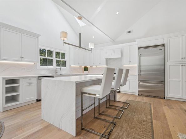 16 Walker Court, East Quogue NY 11942