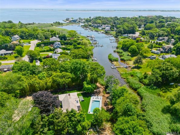 16 Walker Court, East Quogue NY 11942