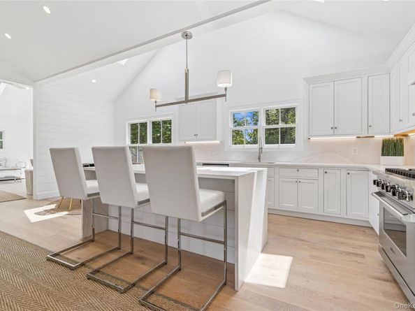 16 Walker Court, East Quogue NY 11942