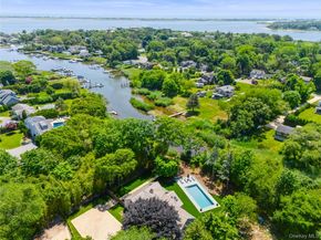 16 Walker Court, East Quogue NY 11942