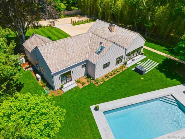 16 Walker Court, East Quogue NY 11942