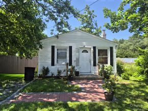 42 Oak Drive, Riverhead NY 11901