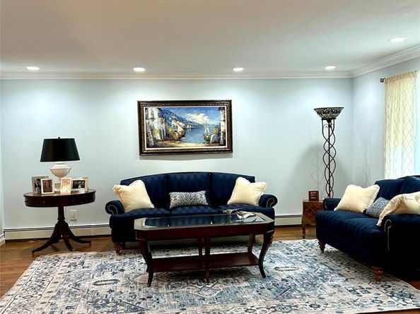 48 Archie Place, West Islip NY 11795