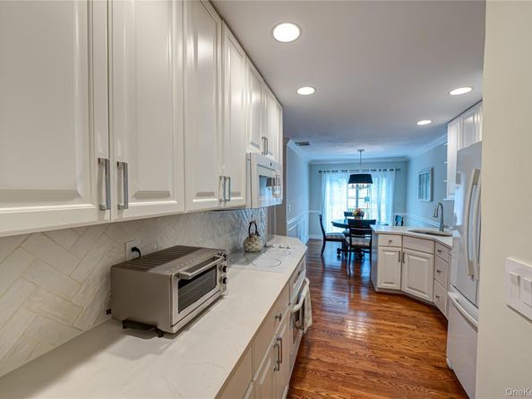 48 Archie Place, West Islip NY 11795