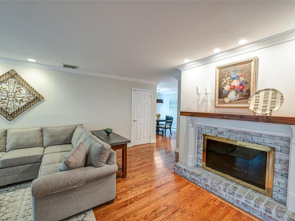 48 Archie Place, West Islip NY 11795