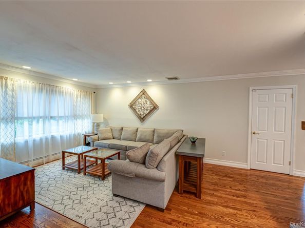 48 Archie Place, West Islip NY 11795