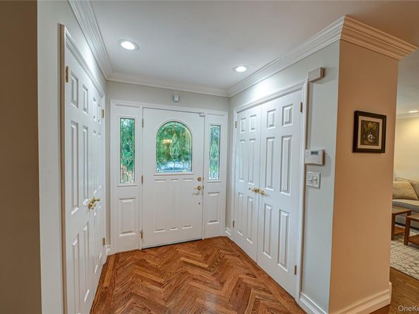 48 Archie Place, West Islip NY 11795