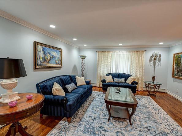 48 Archie Place, West Islip NY 11795