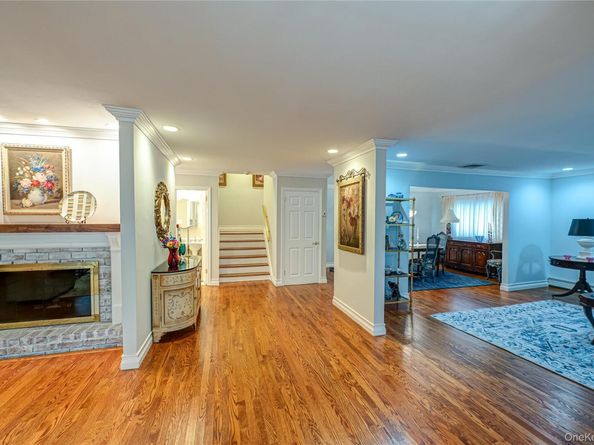 48 Archie Place, West Islip NY 11795