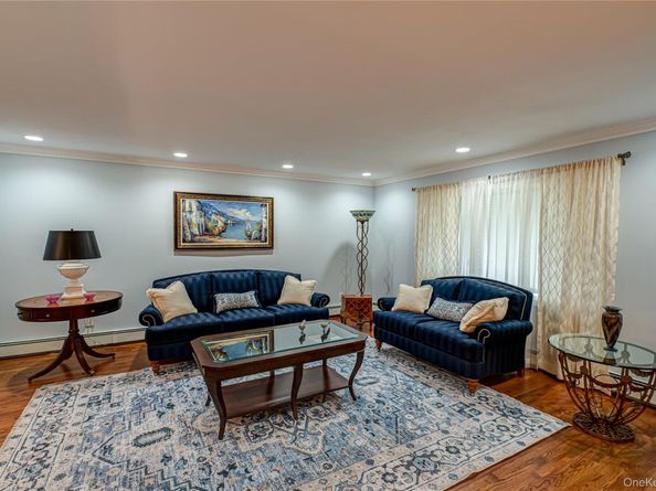 48 Archie Place, West Islip NY 11795