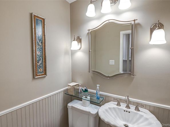 48 Archie Place, West Islip NY 11795