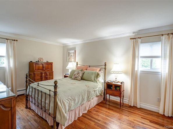48 Archie Place, West Islip NY 11795