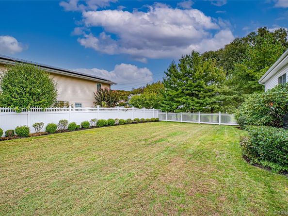48 Archie Place, West Islip NY 11795