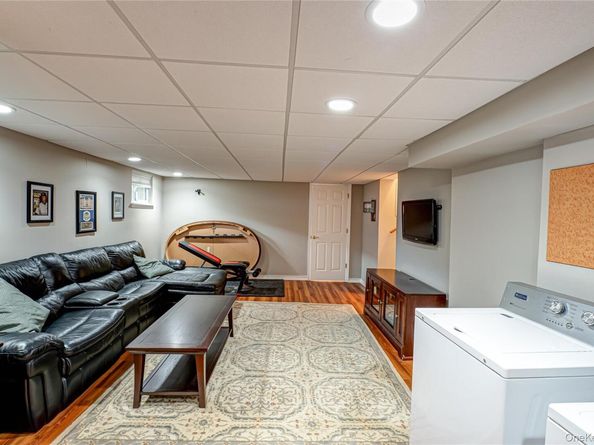 48 Archie Place, West Islip NY 11795