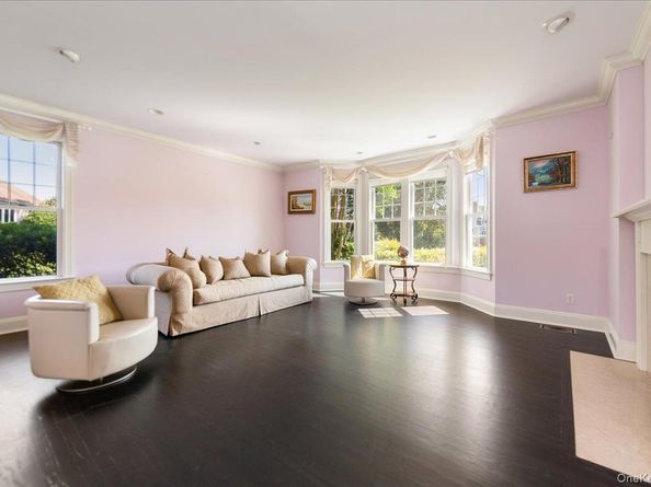 53 Pembroke Drive, Glen Cove NY 11542