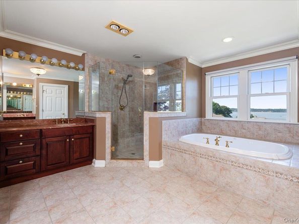 53 Pembroke Drive, Glen Cove NY 11542