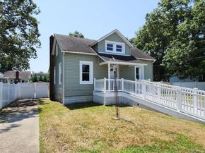 78 Roslyn Street, Islip Terrace NY 11752