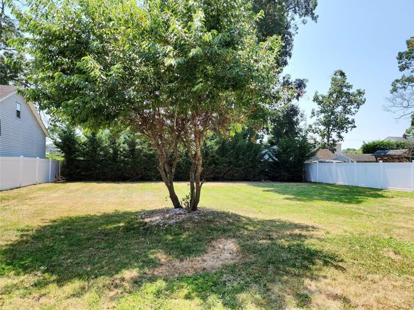 78 Roslyn Street, Islip Terrace NY 11752
