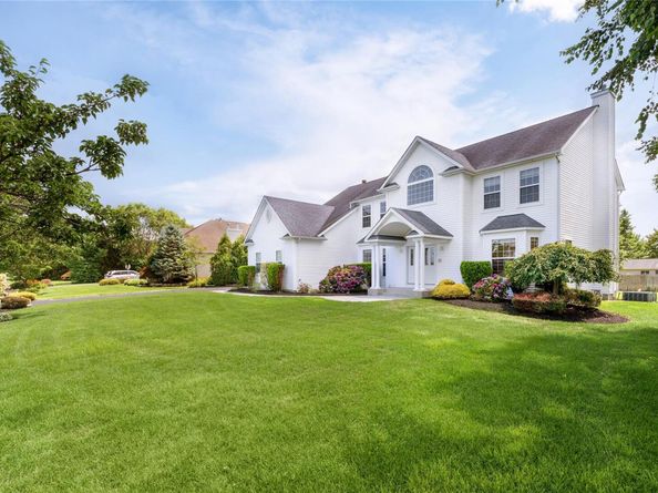 39 Island Trail, Mount Sinai NY 11766