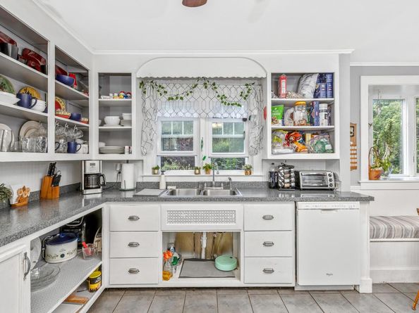 5660 Sound Avenue, Mattituck NY 11952