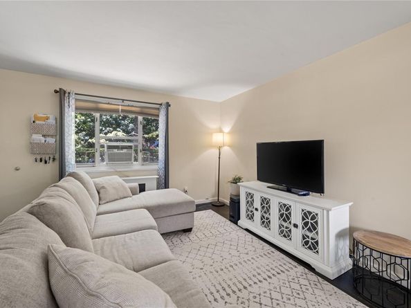 220-06 Stronghurst Avenue Lower, Queens Village NY 11427