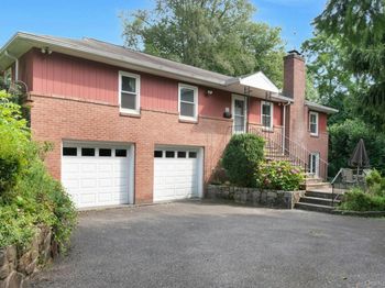 148 Old Post Road N