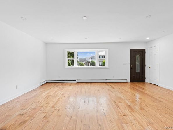 7 Stanley Place, Hempstead NY 11550